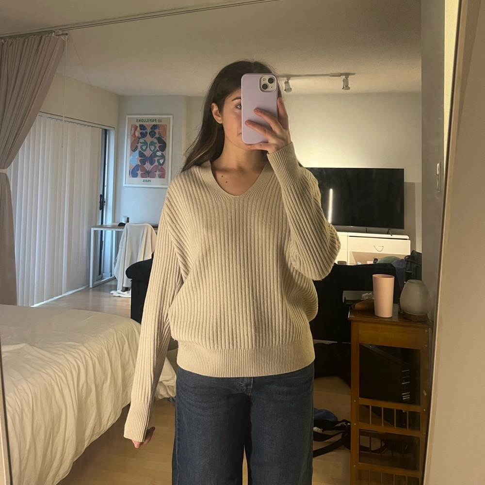 Vince beige oversized sweater (size XS)